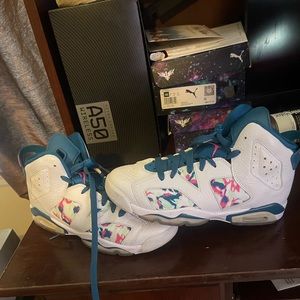 Jordan 6 size 5.5Y